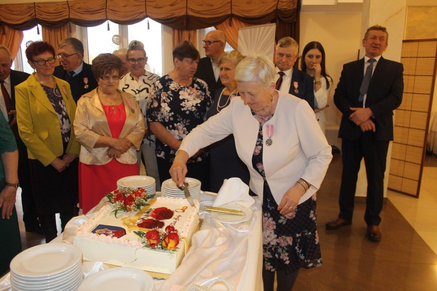 Wyjątkowy jubileusz w gminie Łagów. 17 par celebrowało 50-lecie pożycia małżeńskiego, czyli Złote Gody - zobacz zdjęcia