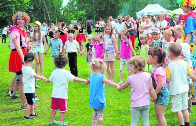 Dzień Dziecka w Stromcu odbył się w ostatnią niedzielę. Były tańce i zabawy na świeżym powietrzu.