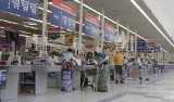 Protest pracowników Tesco. Pracownicy i związkowcy z Łodzi i regionu jada na protest do Pragi