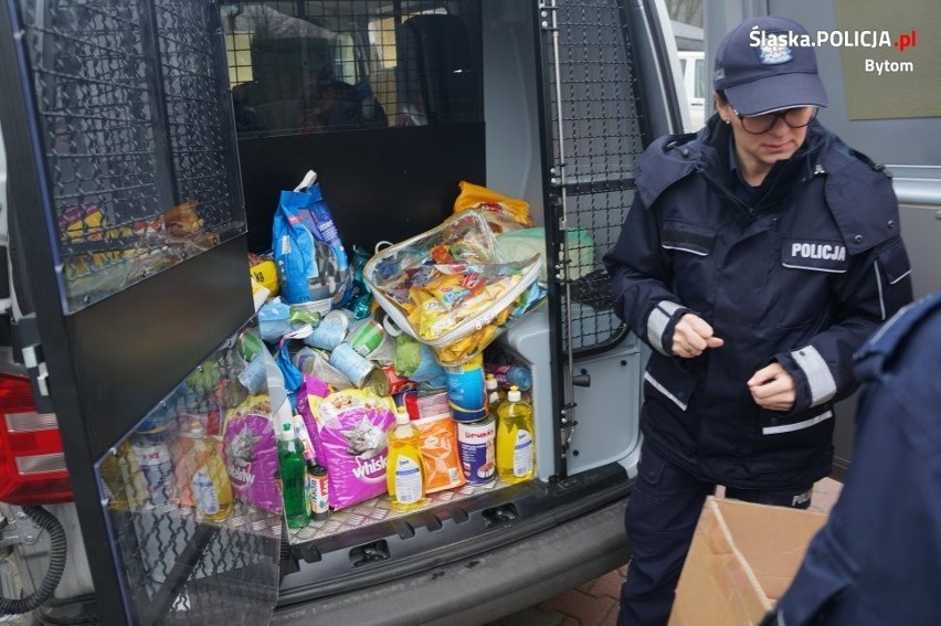 Bytomscy policjanci wsparli schronisko dla zwierząt w Miechowicach