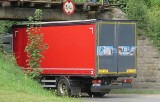 Klecza Dolna k. Wadowic. Ciężarówka rozbiła się o wiadukt na DK52 i zablokowała drogę