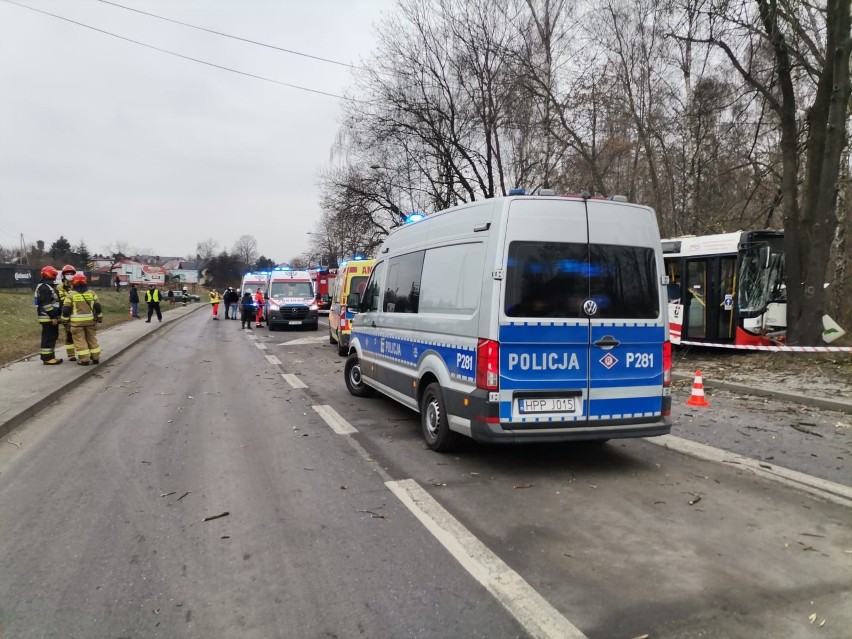 Dramatyczny wypadek autobusu w Jastrzębiu-Zdroju. Dziewięć...