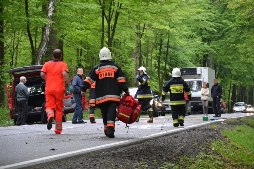 Wypadek w Jankowicach: Zderzenie bmw z mercedesem. W wypadku...