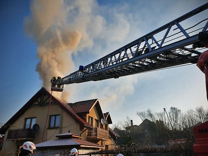 Ogień zniszczył część budynku mieszkalnego w Węgrzcach...