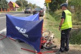 Śmierć na drodze. Kierowca ciężarówki potrącił rowerzystę i uciekł z miejsca wypadku! (zdjęcia)