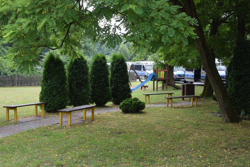 Poszukiwania zabójcy z Borowców. Policja apeluje o...