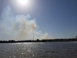 Pożar w Sarbinowie podczas prac polowych. Dym z płonącej słomy był widziany z wielu kilometrów