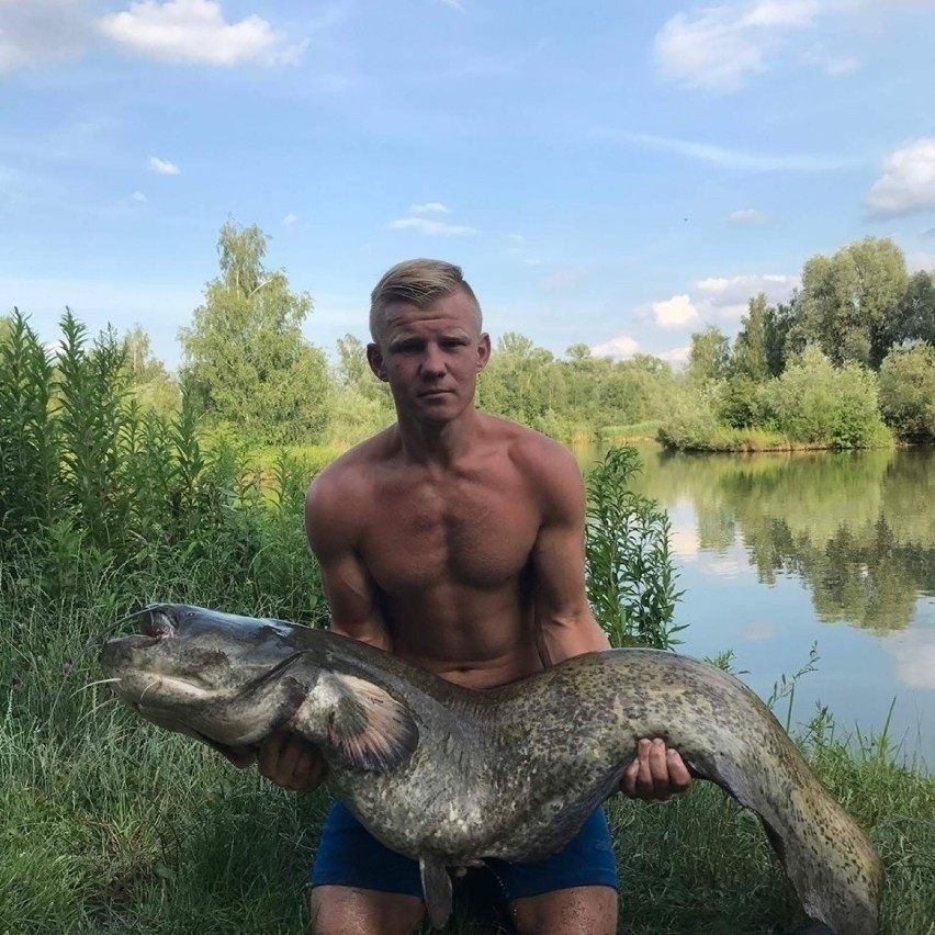 Andrzej Jodłowski, łowca wodnych potworów znowu trafił na niezły okaz. Brzana- waleczna ryba słodkowodna mierzyła ok. 80 cm [ZDJĘCIA]
