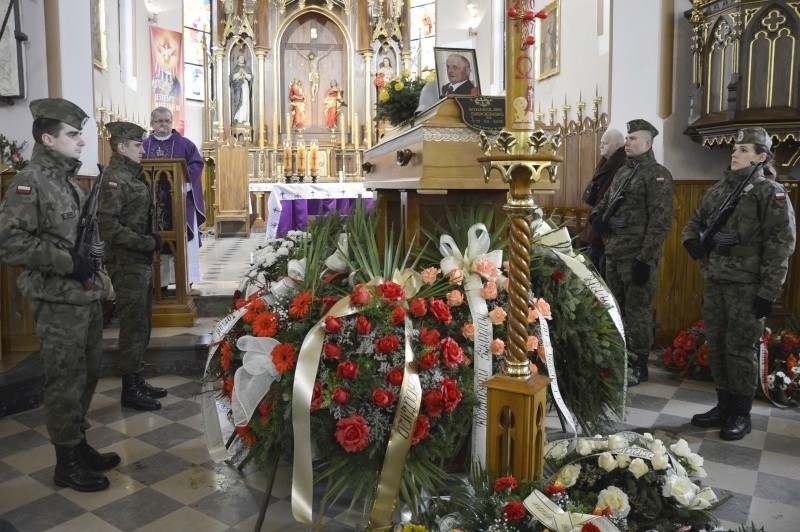 Ostatnie pożegnanie Stanisława Siekierskiego, zasłużonego ludowca. W pogrzebie uczestniczyły tłumy [ZDJĘCIA, WIDEO]
