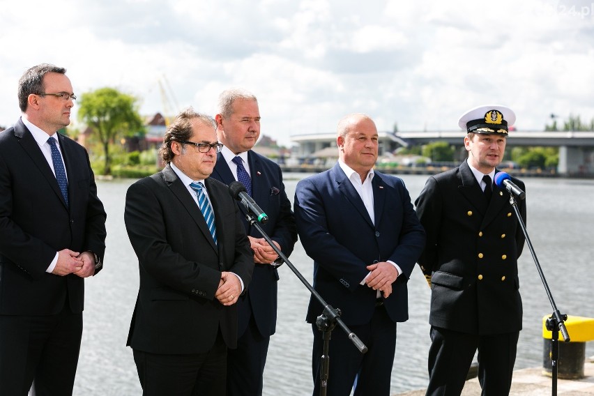 Inwestycja za 1,44 mld zł. Pogłębianie toru do 12,5 m już w 2019. Minister Gróbarczyk obejrzał teren przyszłych prac