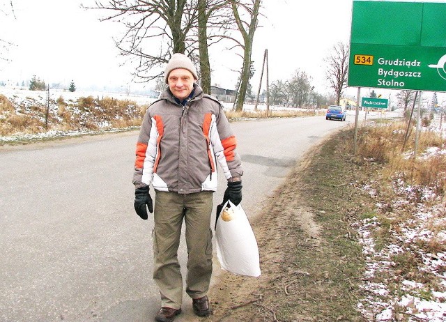 Warto, aby ktoś pomyślał o nas - mieszkańcach - i zbudował chodnik - mówi Krzysztof Kazaniecki