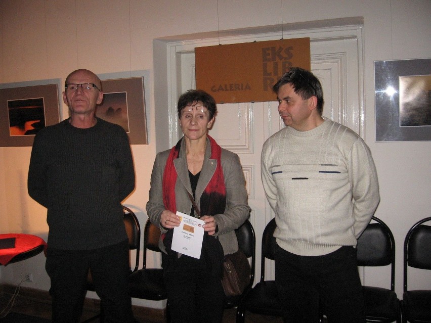 O wystawie mówiła Barbara Polakowska, Z lewej- Dariusz...