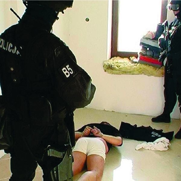 Policyjni antyterroryści zatrzymali Sławomira W. wraz z innymi członkami kierowanego przez niego gangu 18 kwietnia 2007 r. Wczoraj prokuratura przekazała akt oskarżenia w ich sprawie.