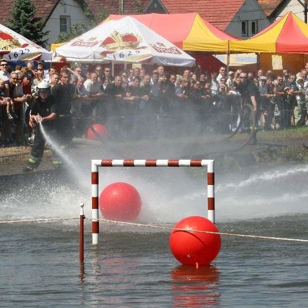 Wasserball - miedzynarodowy turniej pilki prądowej w Przechodzie w gminie Korfantów.