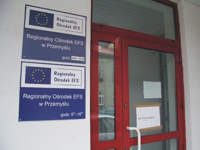 Klientów Regionalnego Ośrodka EFS w Przemyślu wita kartka o jego zamknięciu.