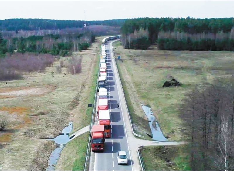 – Pilotuję samoloty od lat. 70, filmujące – od czterech lat...