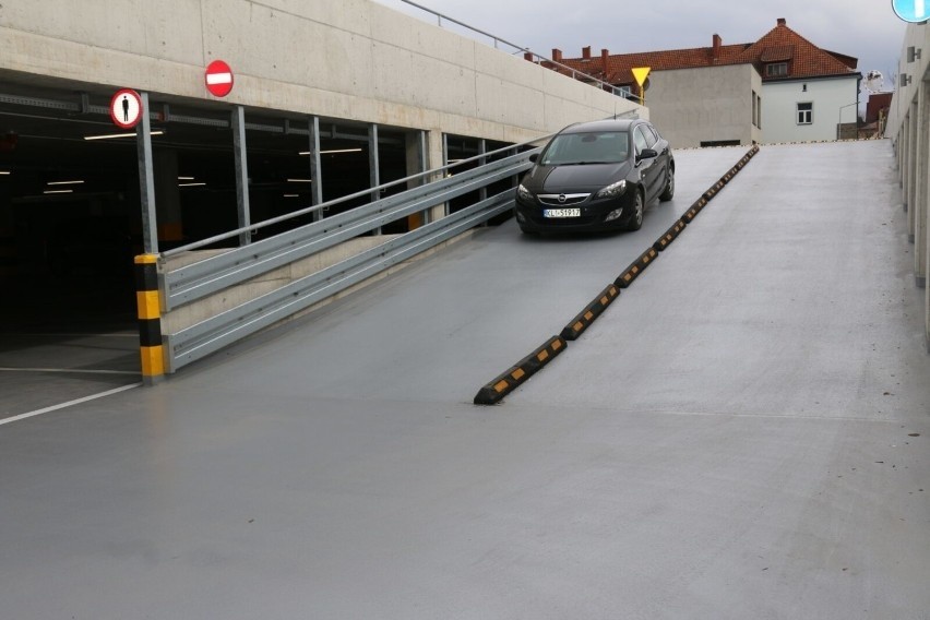 Wielopoziomowy parking obok Sanktuarium pw. Matki Boskiej...