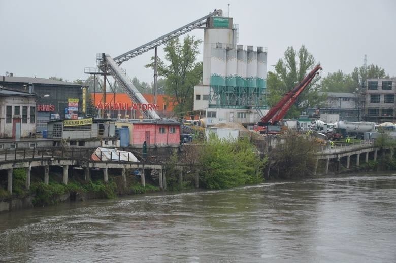 Rozpoczęła się odbudowa nabrzeża Odry po katastrofie budowlanej