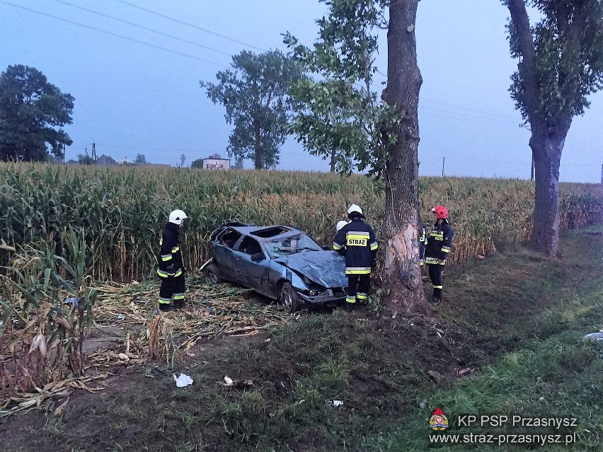 Wypadek na DK57: BMW uderzyło w drzewo [ZDJĘCIA]
