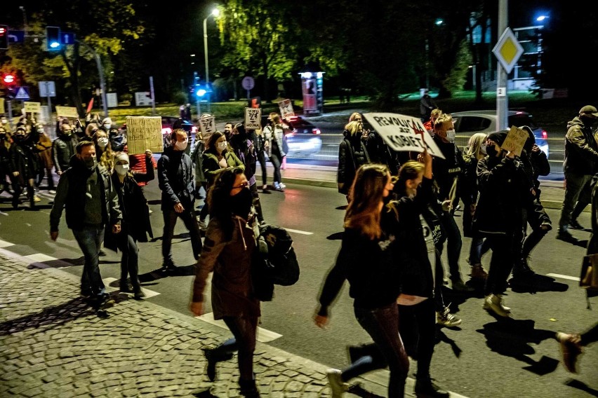 Piąty dzień protestów w Białymstoku przeciwko zaostrzeniu...