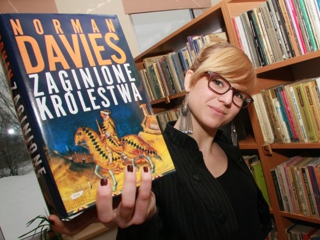 - Po przeprowadzce do nowej siedziby wzrosła liczba czytelników. Jednym z ostatnich hitów jest książka Normana Daviesa Zaginione Królestwa - mówi Agnieszka Kujawa, pracownica biblioteki. 