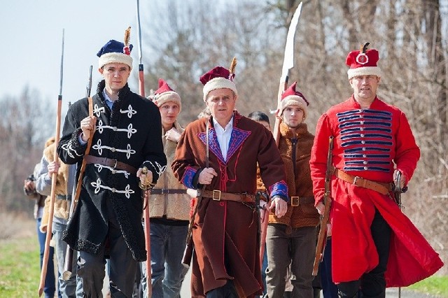 Powstańcy trasę z kościoła w Bogucicach  do Grochowisk przeszli pieszo.