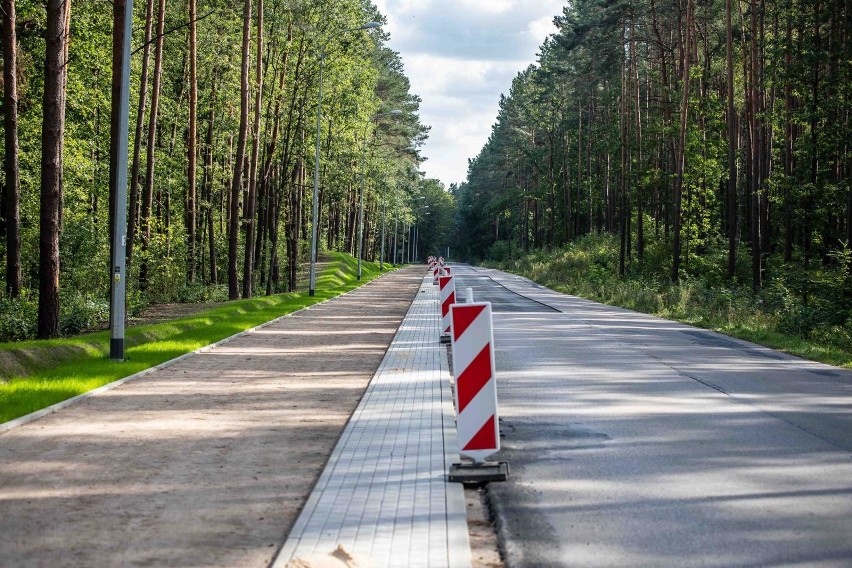 Budowa ścieżki rowerowej przy drodze do Olmont