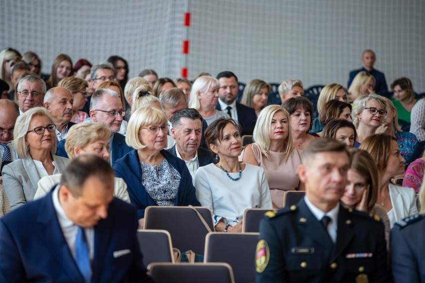 Uczniowie wrócili do szkół. W XI Liceum Ogólnokształcącym odbyła się miejska inauguracja nowego roku szkolnego (zdjęcia)