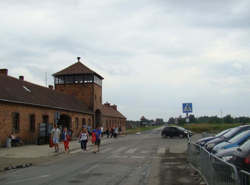 Powiat oświęcimski. Będzie nowa droga w Brzezince. Odsuną ruch samochodowy od Bramy Śmierci byłego obozu Auschwitz II - Birkenau[ZDJĘCIA]