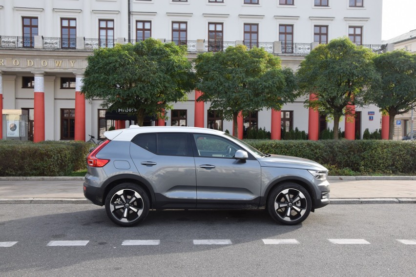 Volvo XC40...