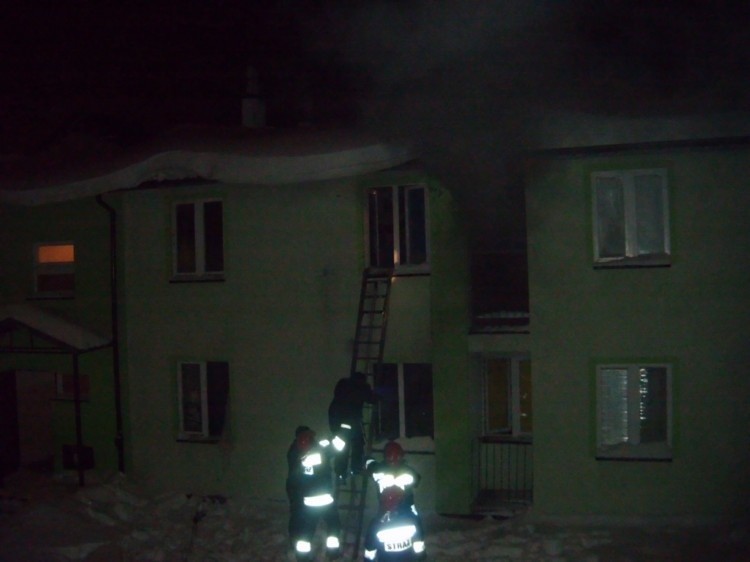 Barszczańska 2. Pożar w bloku (zdjęcia)