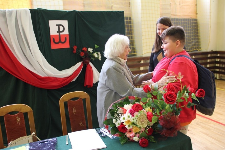 Uczniowie osobiście dziękowali Lucynie Adamkiewicz za...