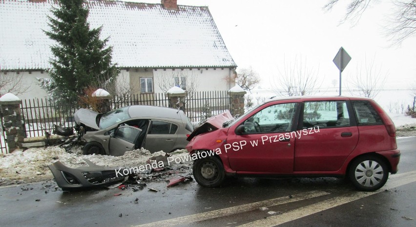 Przasnysz: wypadek na Szosie Ciechanowskiej. Zderzyły się opel i fiat [ZDJĘCIA]