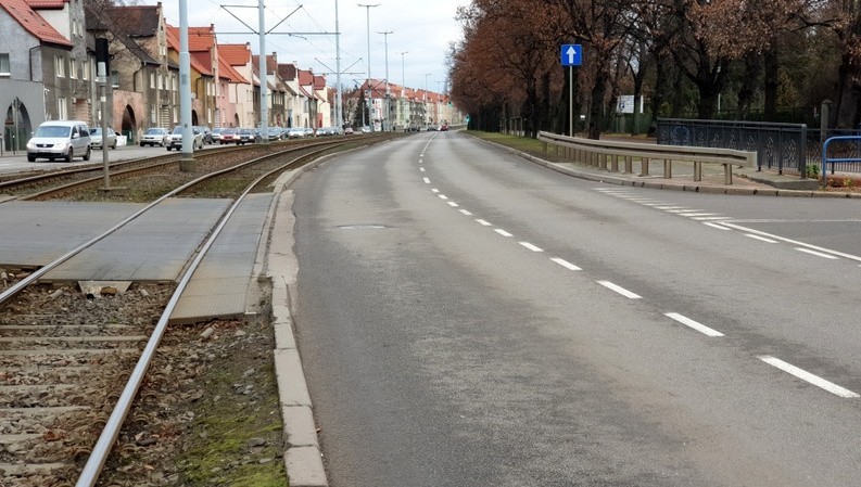 Będzie remont al. Hallera w Gdańsku. Prowadzącą na plażę w Brzeźnie trasą wygodniej poruszać się będą kierowcy, rowerzyści i piesi