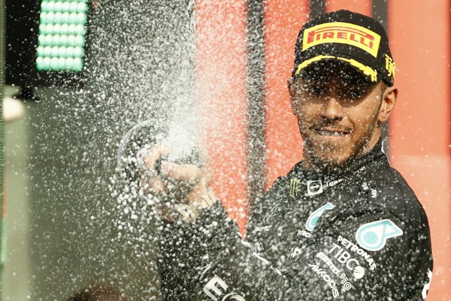 Lewis Hamilton zdawał się nie odczuwać skutków nietypowej kontuzji odniesionej przed Grand Prix w Meksyku
