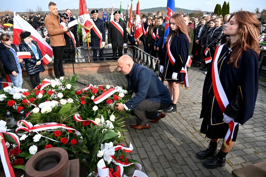 Święto Niepodległości w Daleszycach, miasto w biało-czerwonych barwach.  Pięknie uczczono pamięć bohaterów. Zobaczcie zdjęcia