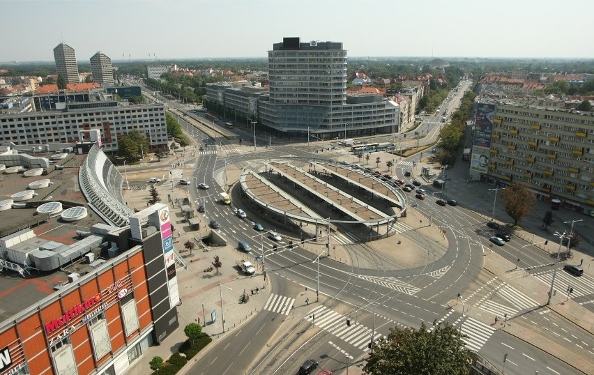 Wyznaczają naziemne przejścia dla pieszych na rondzie Reagana. Zmiana organizacji już w sierpniu