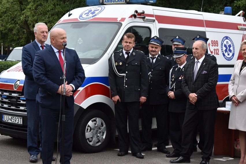 Karetki od pogotowia dla OSP. Będą w nich walczyć z koronawirusem 