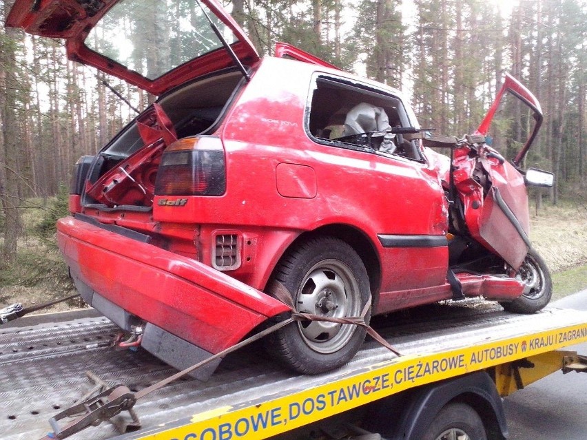 Wypadek w Kaletach: Samochód osobowy zderzył się czołowo z...