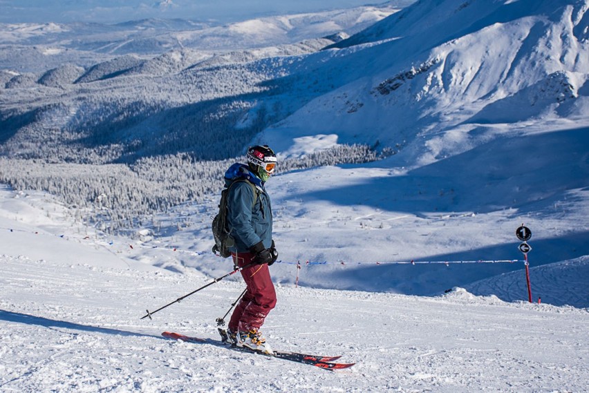 Tatry: Narciarze bawili się na Kasprowym Wierchu przy pięknym słońcu [ZOBACZ ZDJĘCIA]