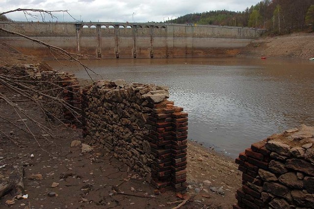 Zalew Bystrzycki przy znacznie obniżonym stanie wody - kwiecień 2016
