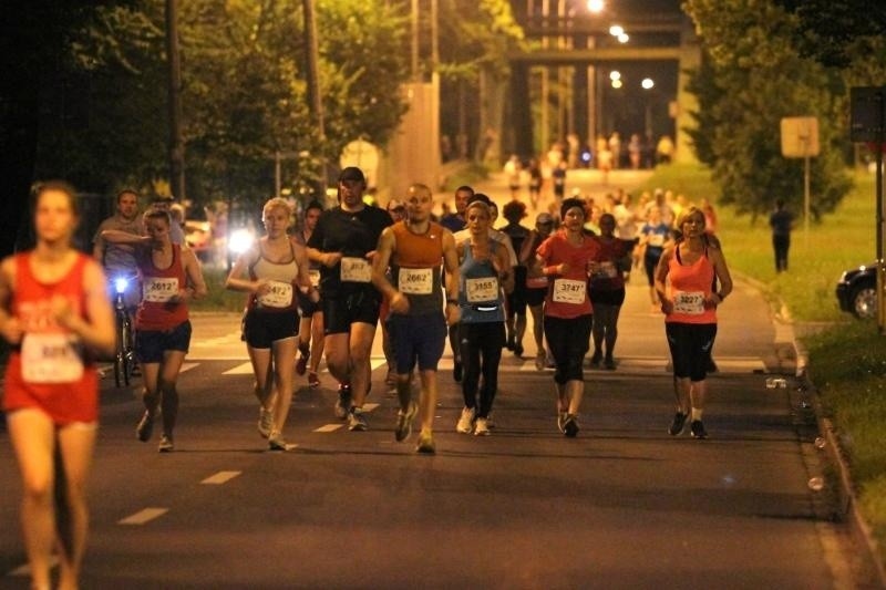 Nocny Wrocław Półmaraton 2013 odwołany! Tłum spontanicznie ruszył ulicami! A Dutkiewicz przeprasza