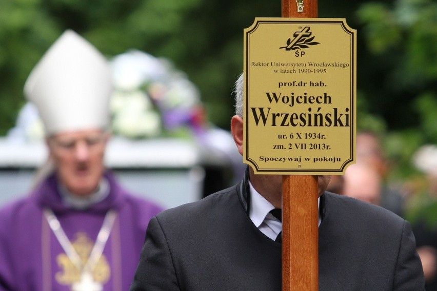 Wrocław: Pogrzeb prof. Wojciecha Wrzesińskiego, byłego rektora (ZDJĘCIA, HISTORIA)