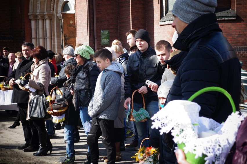 Wielka Sobota 2015: Święcenie pokarmów w katowickich...