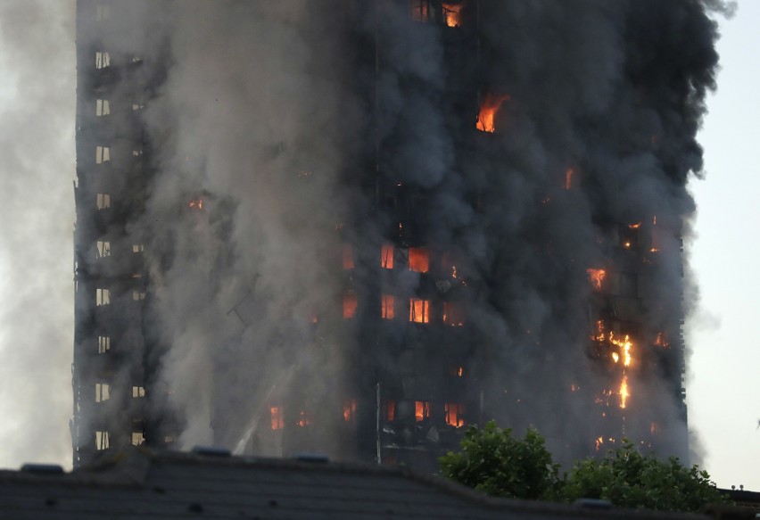 Wielka Brytania: Pożar wieżowca Grenfell Tower w Londynie, ofiary śmiertelne [ZDJĘCIA] [WIDEO]