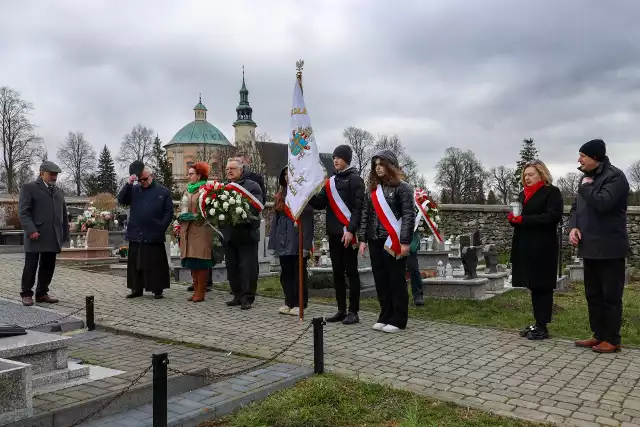 Uroczystości w Piotrkowicach i w Chmielniku poświęcone pamięci 30 mieszkańców ziemi sędziszowskiej, rozstrzelanych przez hitlerowców w 1944 roku w tych miejscowościach. Więcej na kolejnych zdjęciach