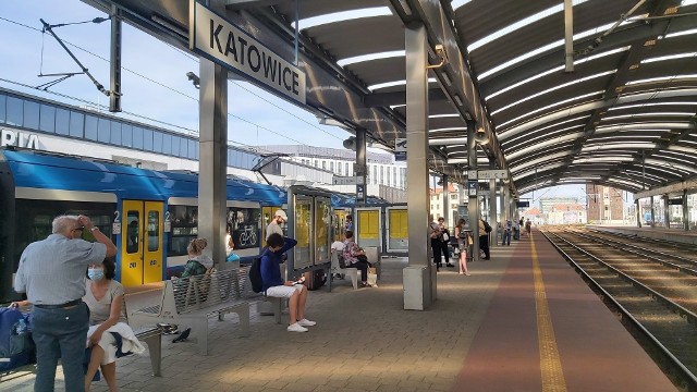 Inwestycja ma zwiększyć przepustowość ruchu kolejowego dzięki oddzieleniu pociągów aglomeracyjnych i dalekobieżnych. Powstanie również pięć nowych stacji kolejowych: cztery w Katowicach i jedna w Sosnowcu.
