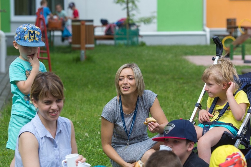 Tarnów. "Czytanie na murawie" w przedszkolu nr 8