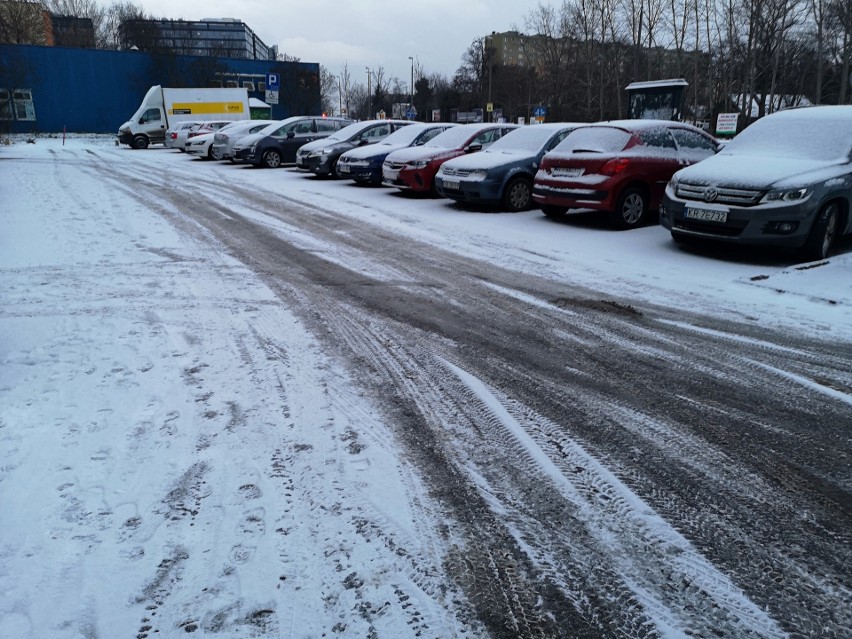 Zima w Krakowie i Małopolsce. Drogi nawet przejezdne, znów może sypać [ZDJĘCIA]