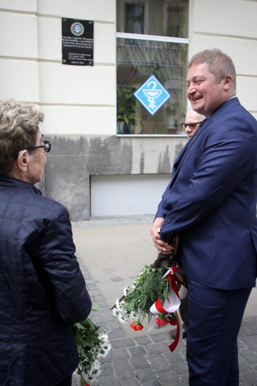 Pelagia Majewska, lubelska szybowniczka obchodziłaby dziś 85 urodziny. Złożono kwiaty pod tablicą (ZDJĘCIA)